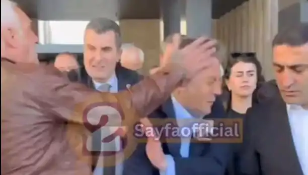Özgür Özel, AKM Çıkışında Saldırıya Uğradı: Olayın Ayrıntıları