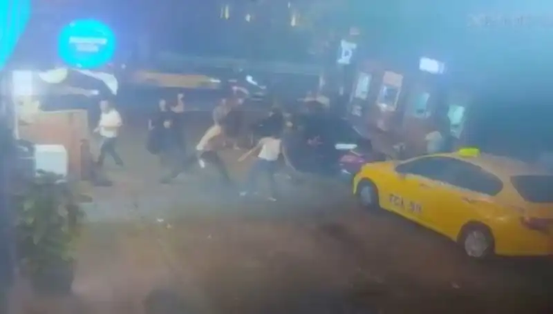 Beyoğlu'nda Serseri Kavgası: Laf Atma Tartışması Kanlı Bitti