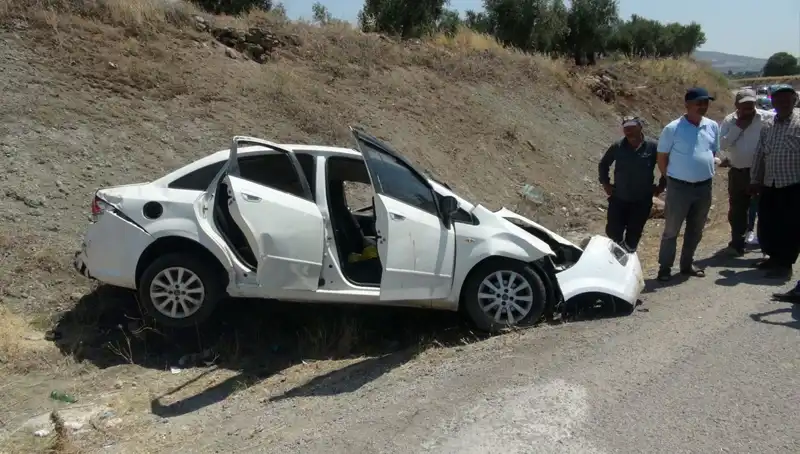 Kilis'te Otomobil Kazası: Çarpışmanın Ardından Yaralılar Hastaneye Kaldırıldı