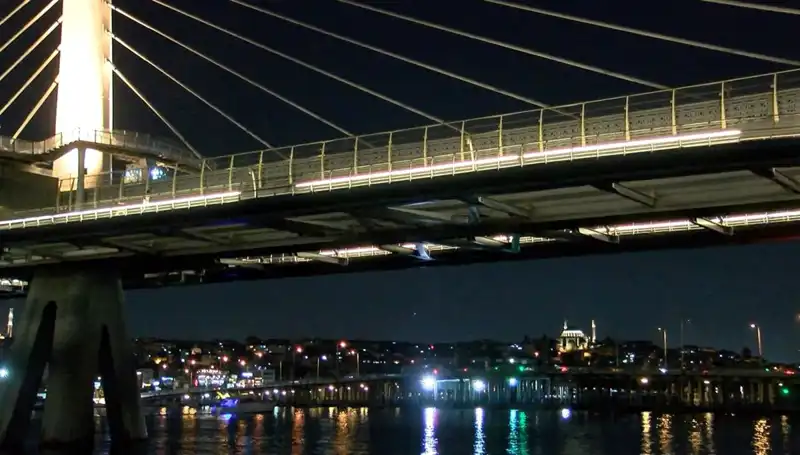 Metro Köprüsünden Denize Düşen Kişi İçin Arama Kurtarma Çalışmaları Başladı!