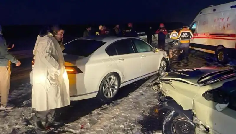 Aksaray’da Zincirleme Trafik Kazası: 15 Kişi Yaralandı, Olayın Detayları Şok Edici!