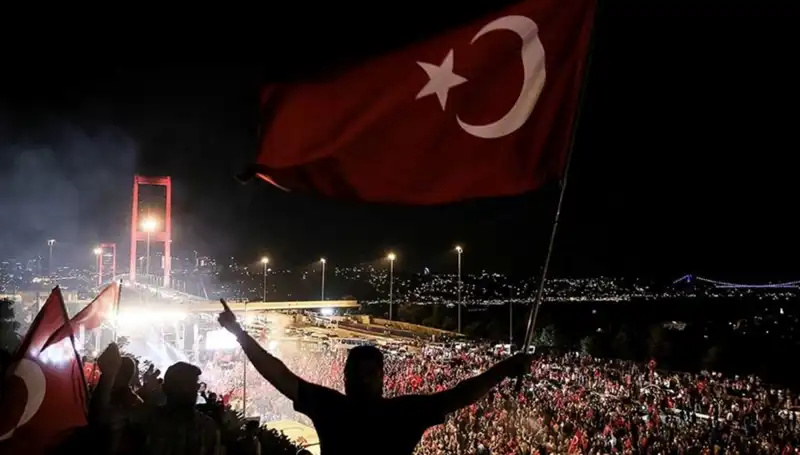 15 Temmuz'un Hatırasına "En Uzun Gece": Külliye'de Unutulmaz Temsil