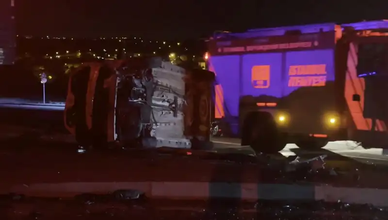 Havalimanı Yolunda Kaza: Araç Takla Attı, 6 Kişi Yaralandı