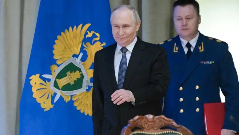 Putin’den Sert Uyarı: "Ya Rus Olun Ya Terk Edin!"
