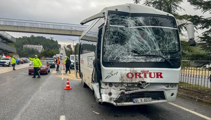 Uşak’ta İşçi Servisleri Feci Çarpıştı: Yaralıların Sayısı Artıyor