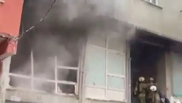 İstanbul'da Beş Katlı Binada Korkutan Yangın: Olay Yerinden Son Gelişmeler
